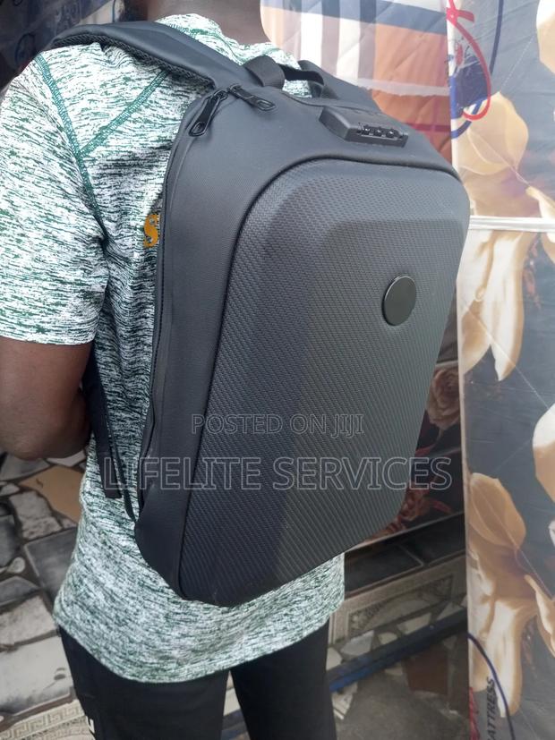 100% Water Proof Bag + Security Lock · Photo 4