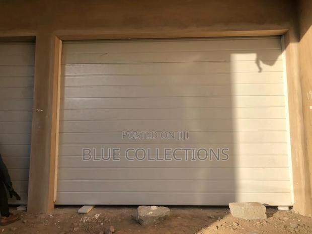 Automatic Garage Door · Photo 2