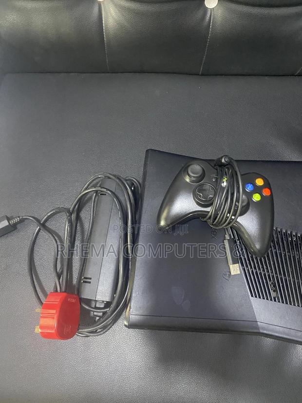 Xbox 360 Slim With 9 Games and a Controller