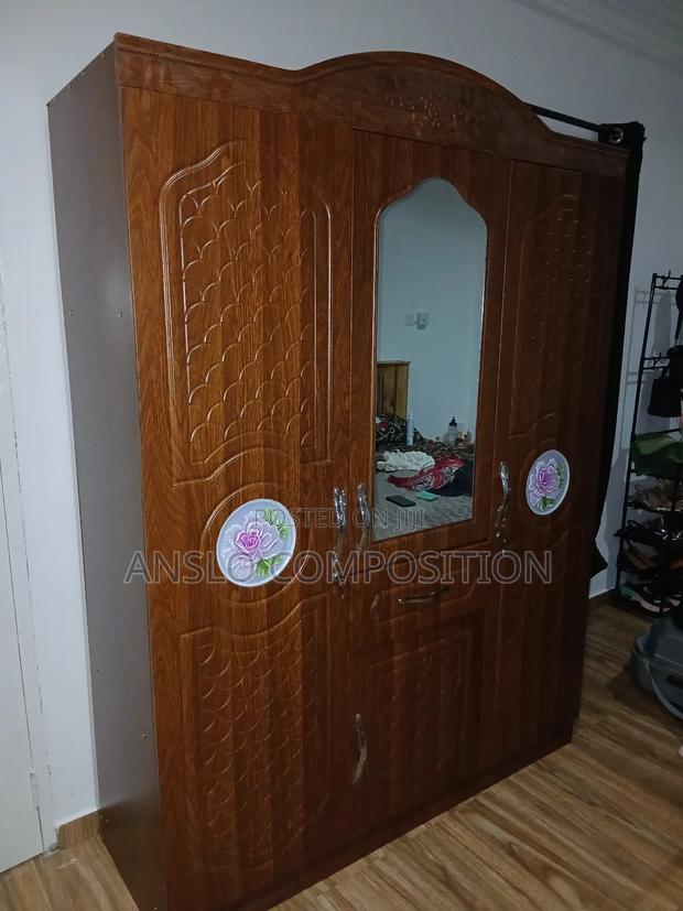 Morden Three in One Wardrobe · Photo 4