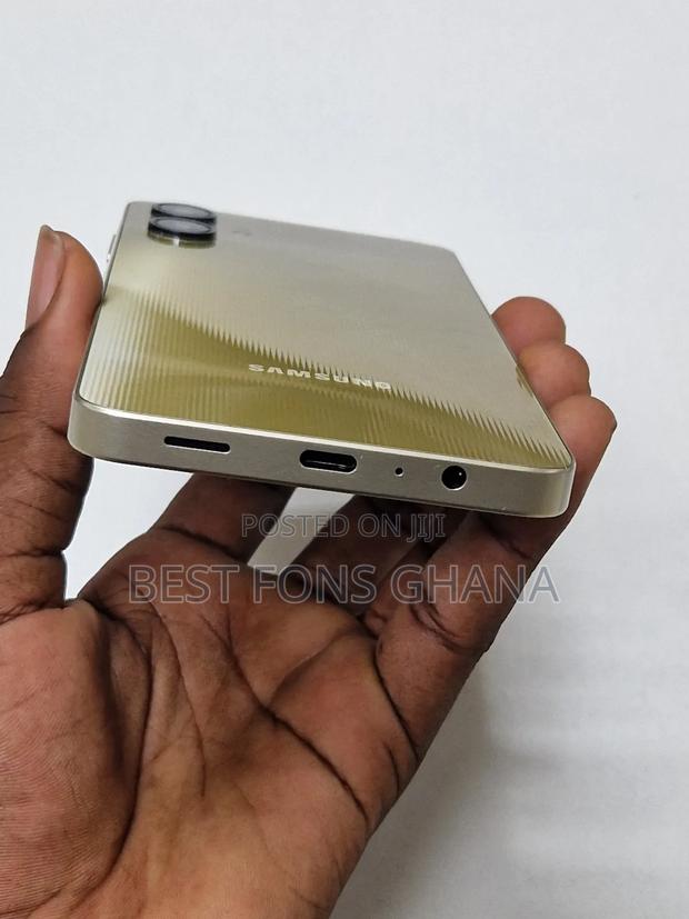 New Samsung Galaxy A06 64 GB photo 3