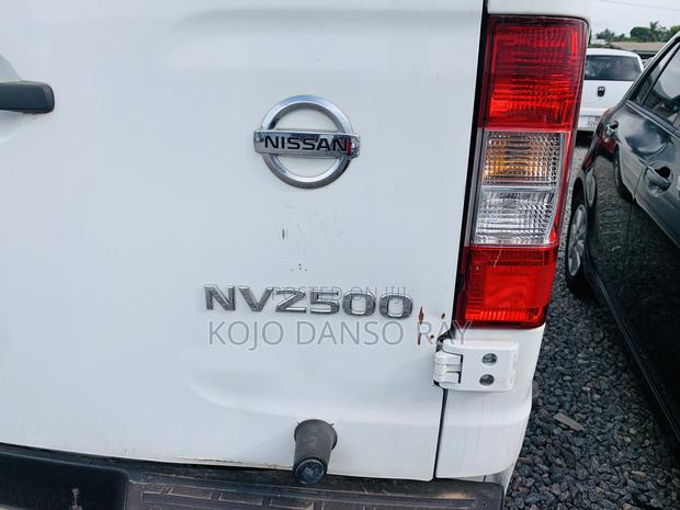 Nissan NV200 2019 White photo 9
