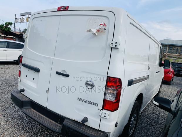 Nissan NV200 2019 White photo 6