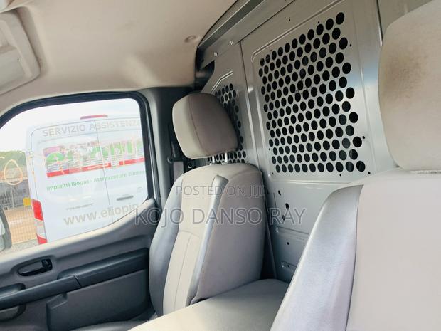Nissan NV200 2019 White photo 19