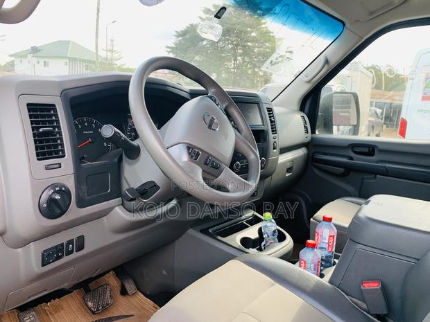 Nissan NV200 2019 White photo 13