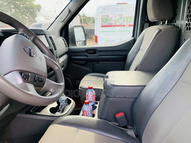 Nissan NV200 2019 White photo 16