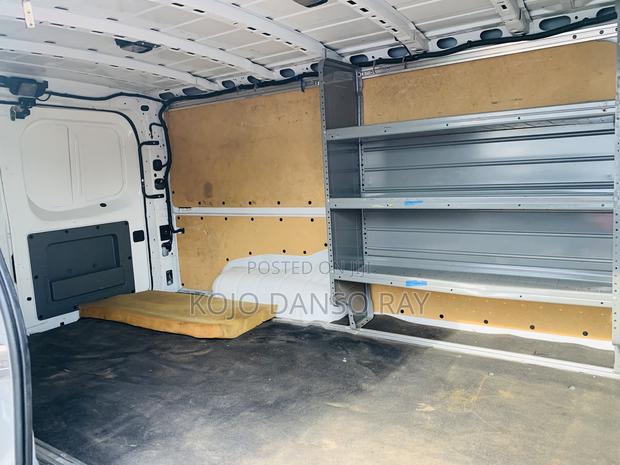 Nissan NV200 2019 White photo 15