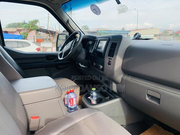 Nissan NV200 2019 White photo 14