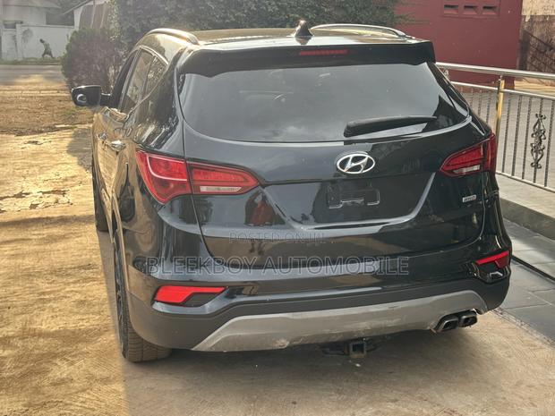 Hyundai Santa Fe Limited AWD 2016 Black photo 4