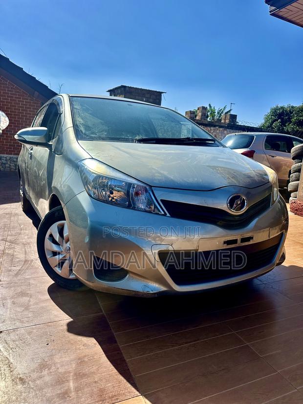 Toyota Vitz 1.3 FWD 5dr 2012 Green