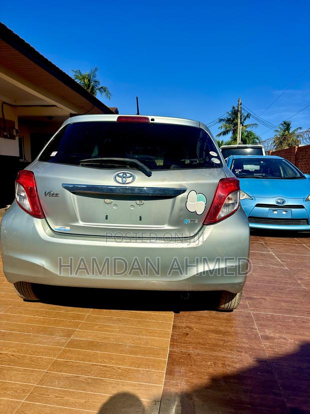 Toyota Vitz 1.3 FWD 5dr 2012 Green