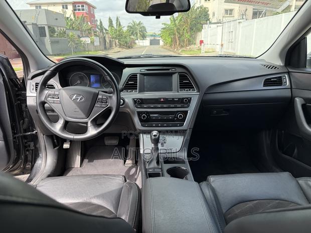 Hyundai Sonata Sport 2.0T Sedan FWD (2.0L 4cyl 6A) 2017 Black