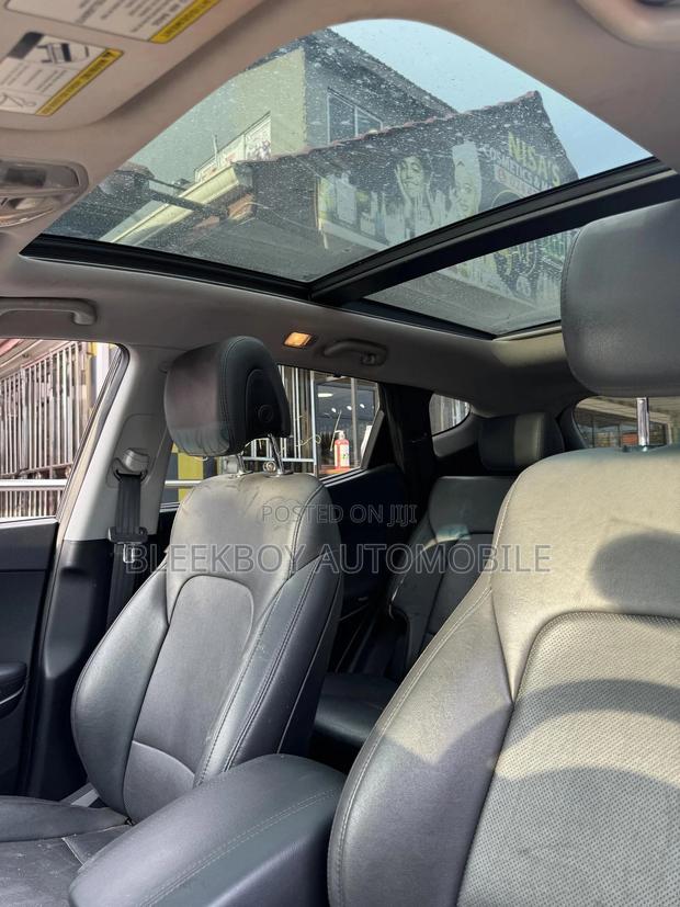 Hyundai Santa Fe Limited AWD 2016 Black photo 8