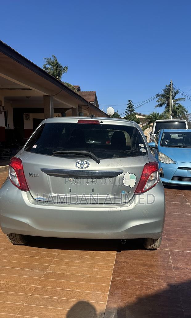 Toyota Vitz 1.3 FWD 5dr 2012 Green