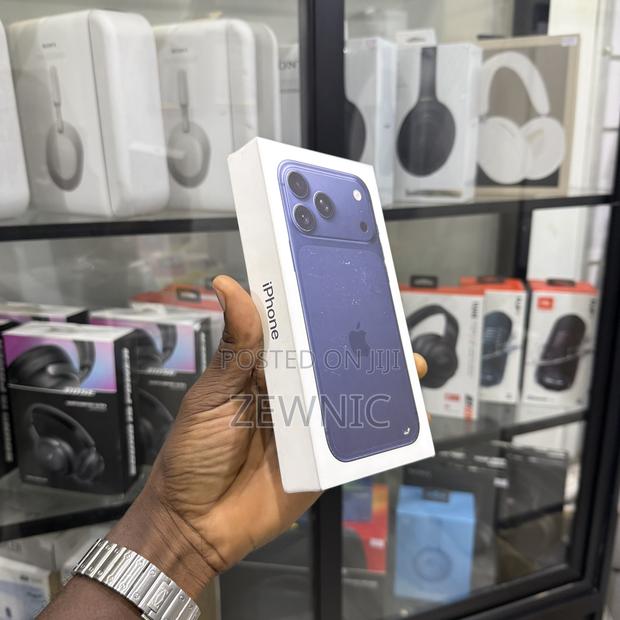 New Apple iPhone 17 Pro Max 512 GB Blue · Photo 3