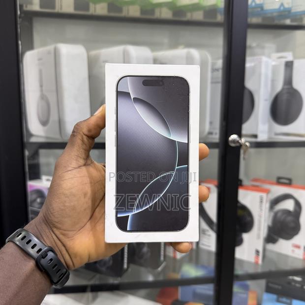 New Apple iPhone 16 Pro 1 TB Black · Photo 4