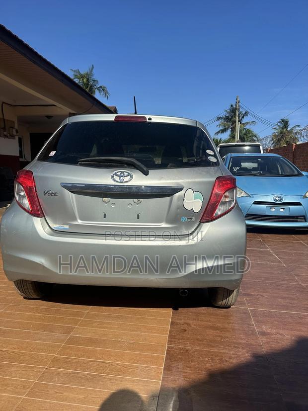 Toyota Vitz 1.3 FWD 5dr 2012 Green