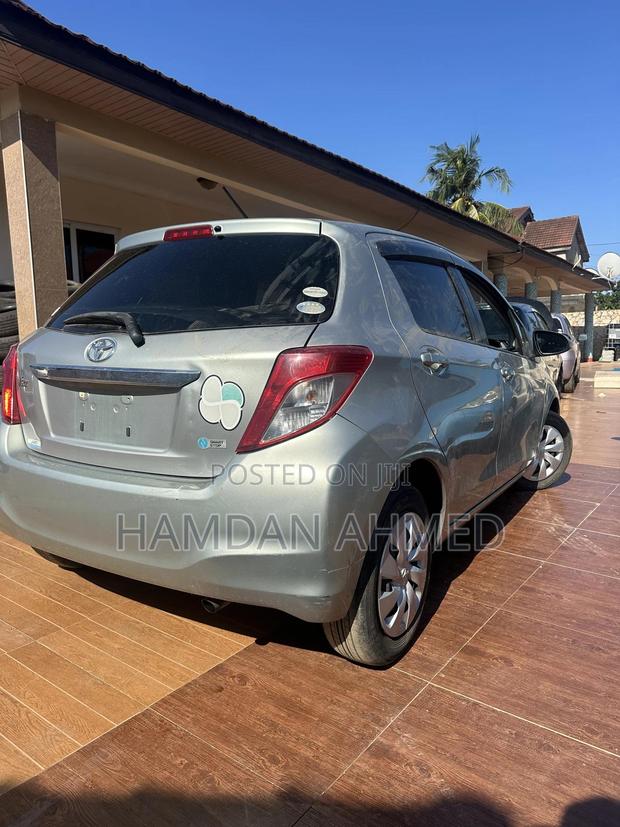 Toyota Vitz 1.3 FWD 5dr 2012 Green