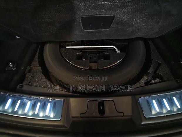 Land Rover Range Rover Evoque 2024 White photo 8