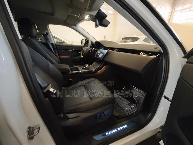 Land Rover Range Rover Evoque 2024 White photo 11