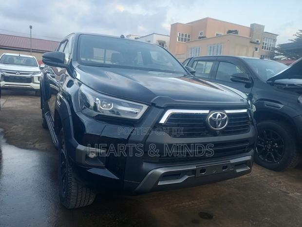 New Toyota Hilux 2025 Black