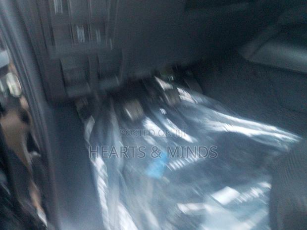 New Toyota Hilux 2025 Black photo 11