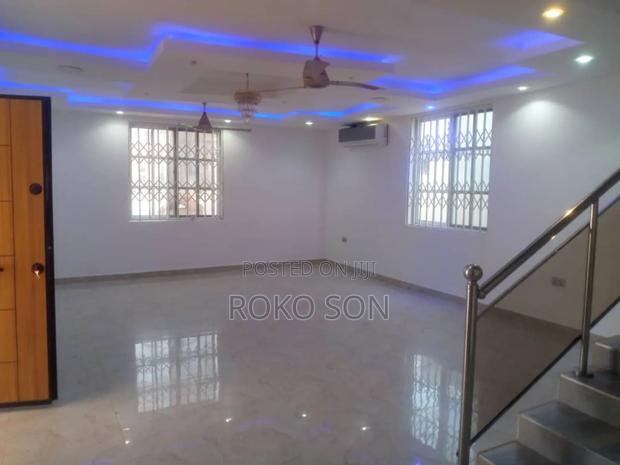 4bdrm Duplex in Dr Roko, A&C Mall Area for rent · Photo 2
