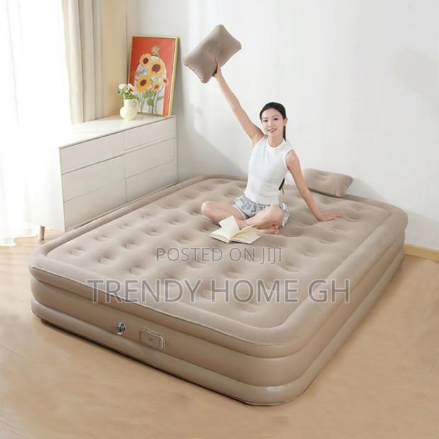 Double Inflatable Bed With Built-in Pump