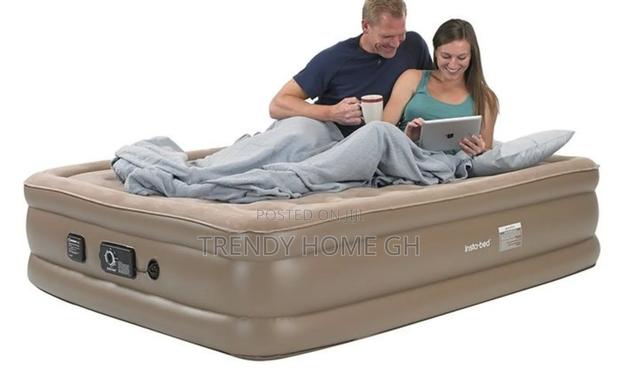 Double Inflatable Bed With Built-in Pump photo 2
