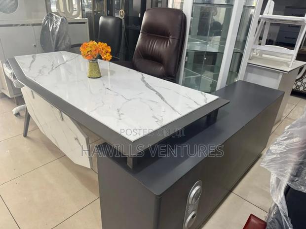 Beautiful White and Dark Gray Office Table · Photo 2