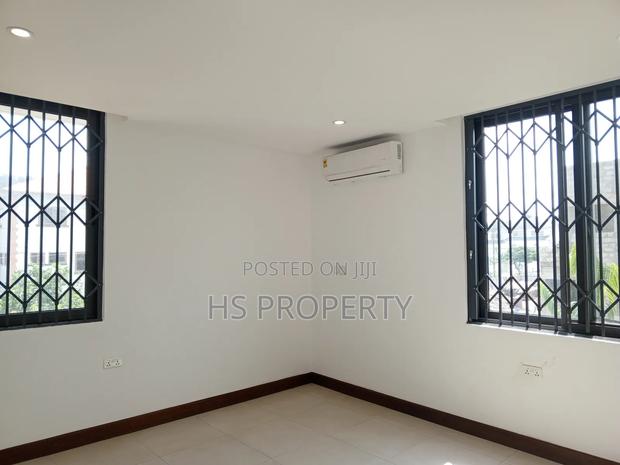 4bdrm House in Abelemkpe for rent photo 16
