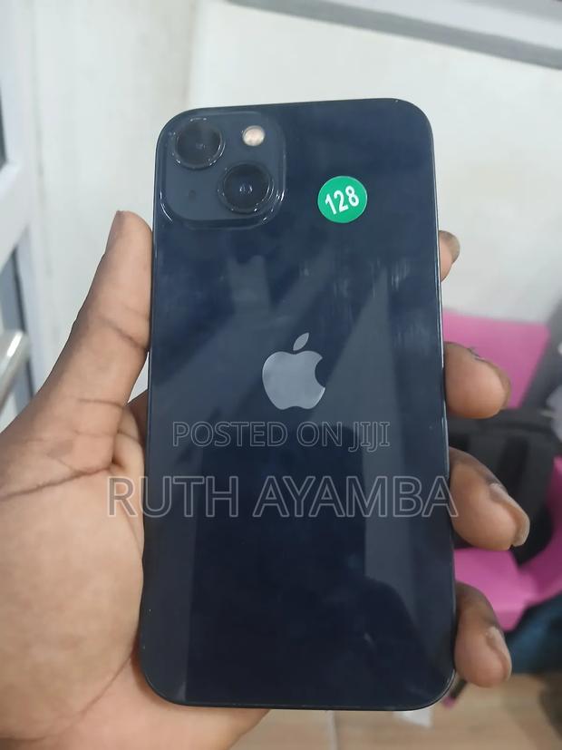 Apple iPhone 13 128 GB Black · Photo 4