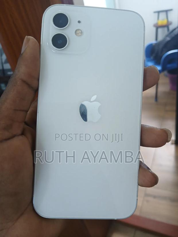 Apple iPhone 12 64 GB White · Photo 4