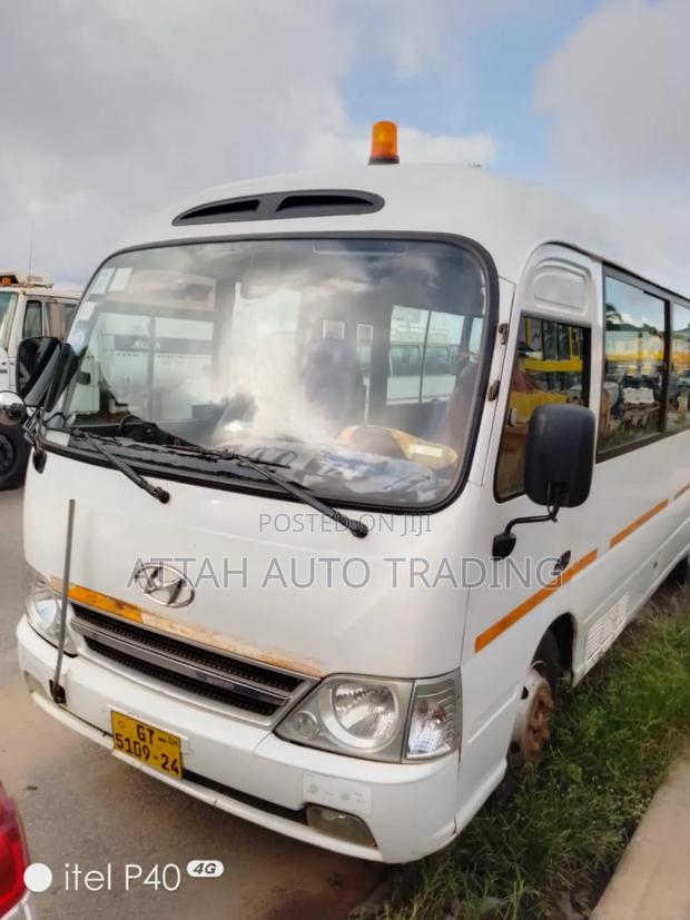 Hyundai County 2012 White
