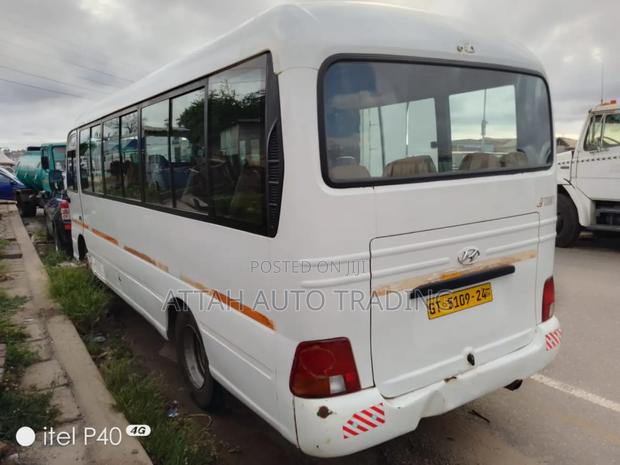 Hyundai County 2012 White photo 2