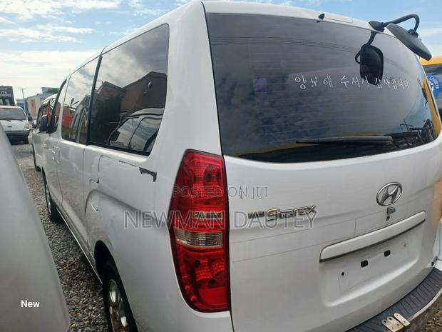 Hyundai Starex 2013 White