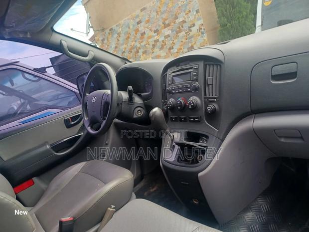 Hyundai Starex 2013 White