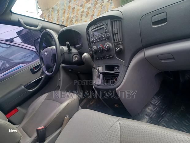 Hyundai Starex 2013 White