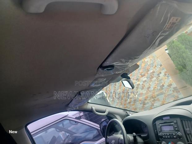 Hyundai Starex 2013 White