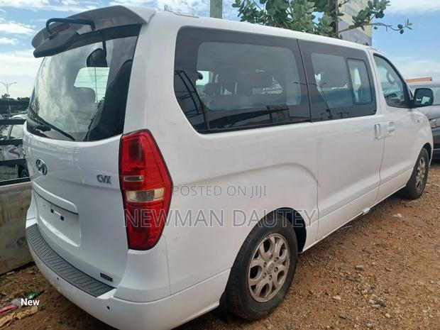 Hyundai Starex 2013 White