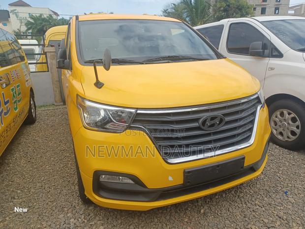 Hyundai Starex 2019 Yellow