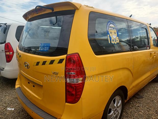 Hyundai Starex 2019 Yellow