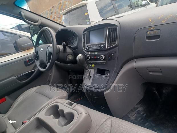 Hyundai Starex 2019 Yellow