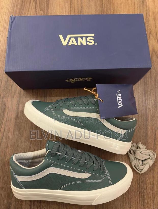 Vans Old Skool In Different Colours , Swipe >>> · Photo 4