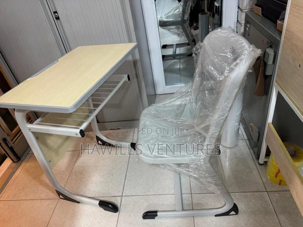 Learning Table and Chair · Photo 2