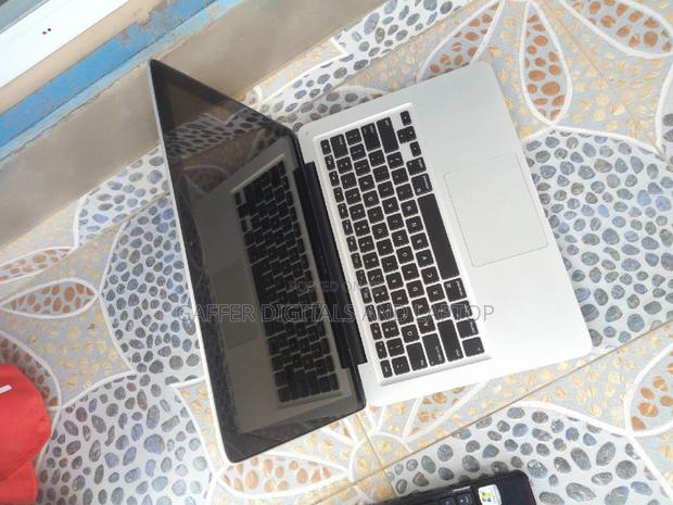 Laptop Apple MacBook 4GB Intel Core I5 HDD 500GB · Photo 2