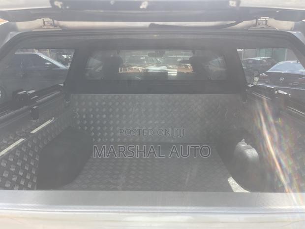 Toyota Hilux 2017 Gray photo 7