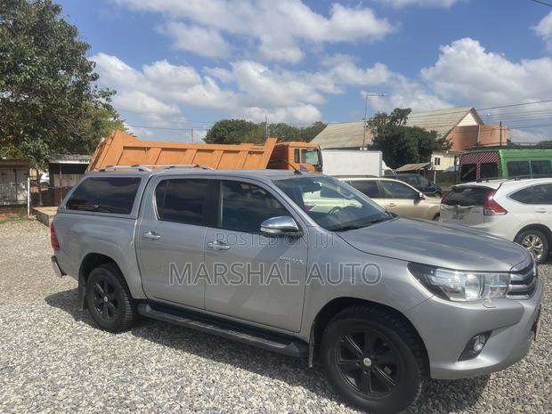 Toyota Hilux 2017 Gray photo 8