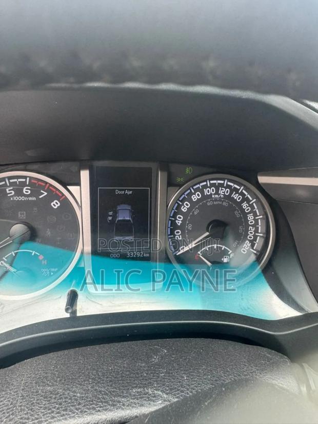 Toyota Tacoma SR5 2022 White