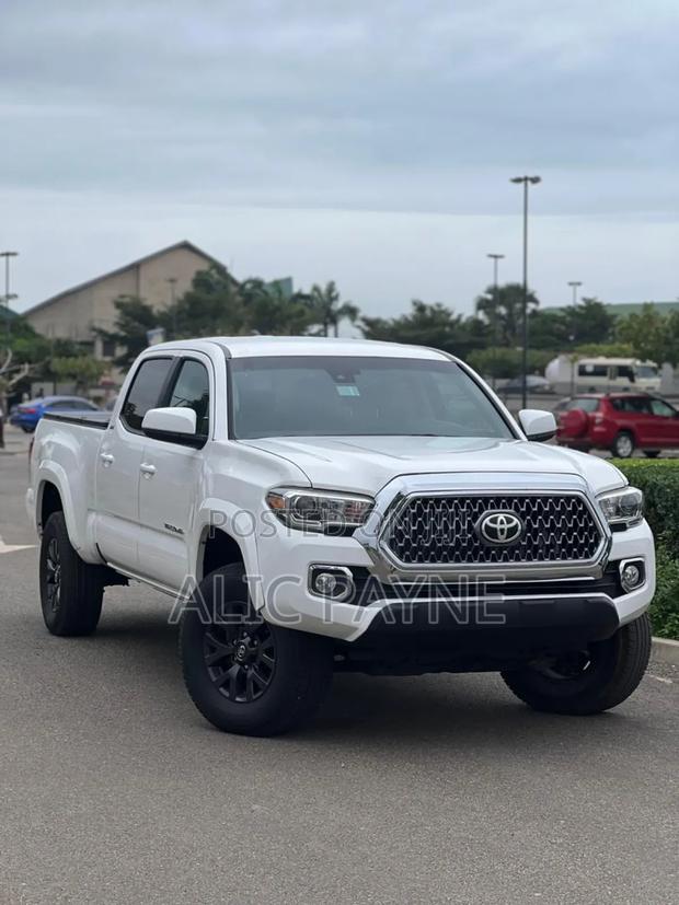 Toyota Tacoma SR5 2022 White